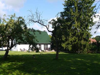 Дом отдыха Modernes Ferienhaus im Ort Kasnevitz nahe Putbus mit großem, eigenem Garten, Kamin und Spülmaschine