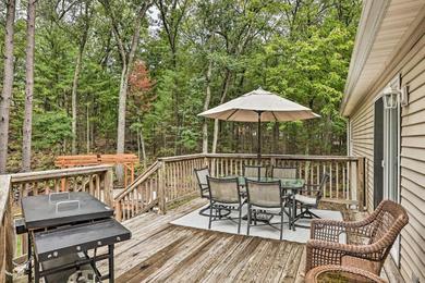 Holiday home Charming Pentwater Home with Fire Pit and Yard!
