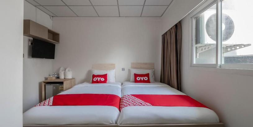 Отель OYO 982 Charurat Suite