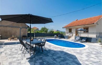 Holiday home Nice Home In Runovici With Outdoor Swimming Pool, Wifi And 2 Bedrooms