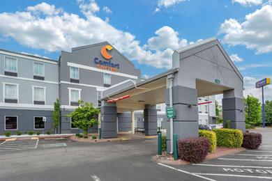 Hotel Comfort Suites At Rivergate Mall