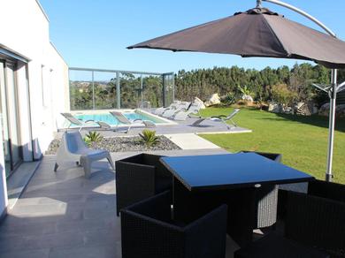 Вилла Alluring Villa in Salir de Matos with Private Pool Garden and Coast Nearby