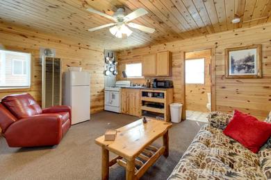 Hotel Walleye Cabin on Mille Lacs Lake Boat and Fish!