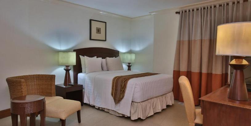 Отель Crown Regency Suites Mactan