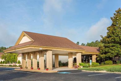 Motel Days Inn & Conf Center by Wyndham Southern Pines Pinehurst