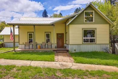 Holiday home Downtown Bonners Ferry Home with Covered Porch!