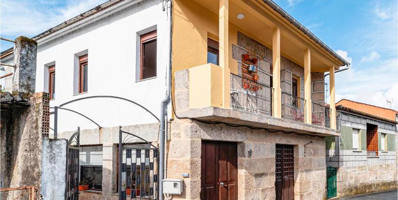Apartments Stunning apartment in A Arnoia with WiFi and 3 Bedrooms