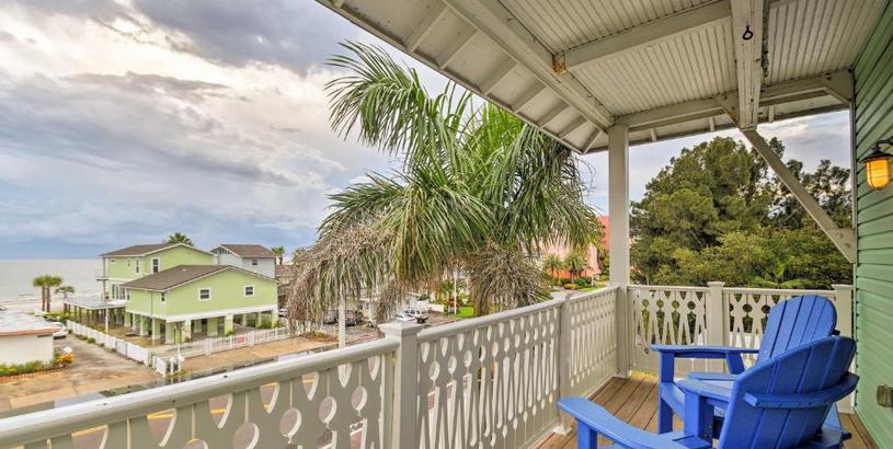 Дом отдыха Indian Shores Townhome with Hot Tub and Ocean Views!