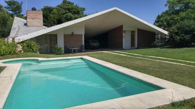 Дом отдыха Casa con pileta exclusiva y parque en Villa Carlos Paz