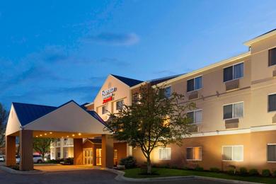 Отель Fairfield Inn & Suites Grand Rapids