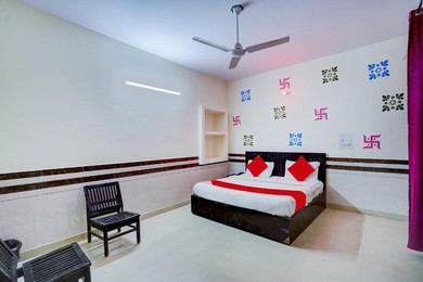 Hotel OYO Vibhu Residency Near Iskcon Temple Noida