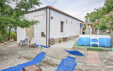 Дом отдыха Beautiful home in San Floro with 1 Bedrooms and WiFi