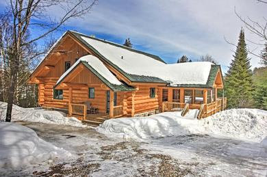 Holiday home Lakefront Log Cabin with Dock about 9 Mi to Lutsen Mtn