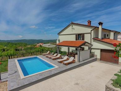 Apartments Spacious Apartment in Pazin with Pool
