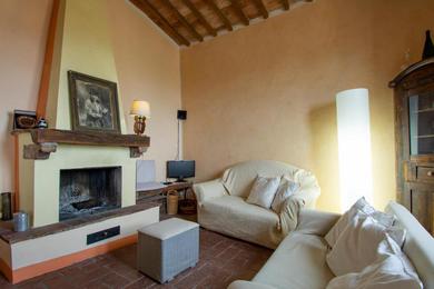 Апартаменты ALTIDO Lovely Flat for 4 in Tuscan village of Mensano