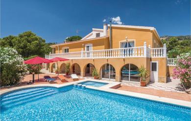 Holiday home Beautiful Home In Torremanzanas With Wifi, Private Swimming Pool And Outdoor Swimming Pool