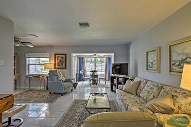 Holiday home Retreat with Patio 6 mi to Clearwater Beach!