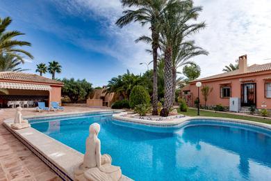Villa 2 bedrooms villa with private pool enclosed garden and wifi at Torrevieja 5 km away from the beach
