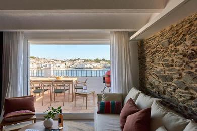  Beachfront Penthouse with Terrace and Breathtaking Sea Views in CADAQUES