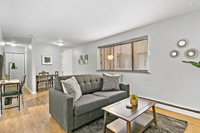 Апартаменты Stunning Solo or Couple 1BR Center of Lakeview with WiFi - Oakdale 211