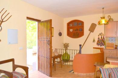 Hotel 3 bedrooms house with enclosed garden at Siles