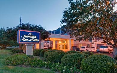 Отель Hampton Inn & Suites Williamsburg-Richmond Road