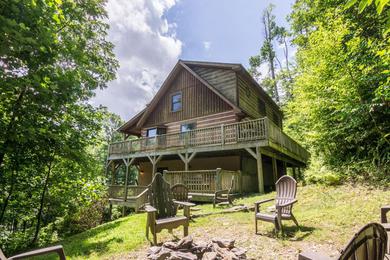  2 Cubs Cabin - Inviting cabin near Blowing Rock with hot tub, pool table, fire pit!