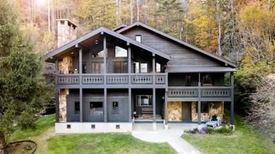 Outland Chalet & Suites Great Smoky Mountains