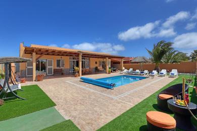 Villa Urbanizacion Fuerteventura Golf Club Villa Sleeps 8 with Pool and WiFi