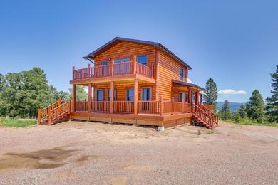 Hotel Peaceful Wyoming Cabin with Spacious Deck and Wet Bar!
