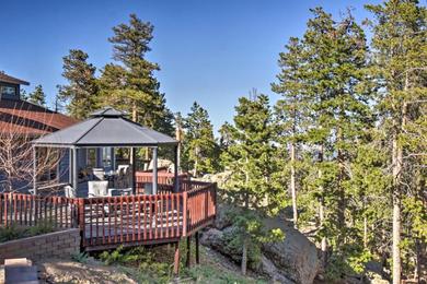 Holiday home Private Evergreen Hideaway with Deck and Mtn View