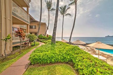 Holiday home Oceanfront Kailua-Kona Townhome with Pool and Views!
