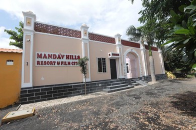 Hotel Mandav Hills Resort & Film City