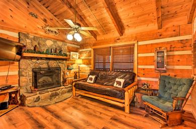 Holiday home Quiet Cabin in Pigeon Forge with Private Hot Tub!
