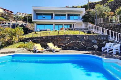 Вилла Villa Calcada with private pool by HR Madeira