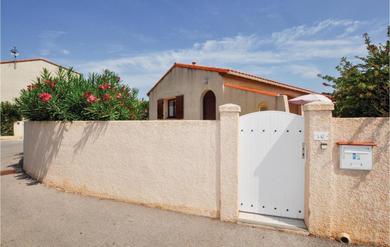 Дом отдыха Two-Bedroom Holiday Home in Sainte Marie Plage