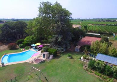 Вилла Villa de 4 chambres avec piscine privee terrasse amenagee et wifi a Vauvert