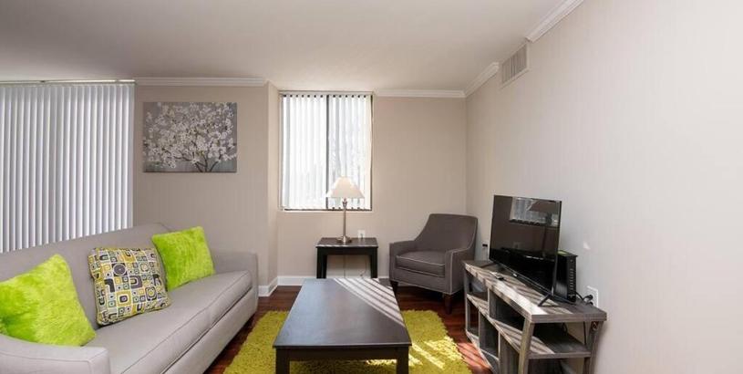 Апартаменты Lovely unit 15 minutes to downtown DC with Free Parking