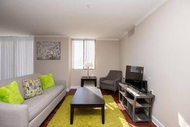 Lovely unit 15 minutes to downtown DC with Free Parking