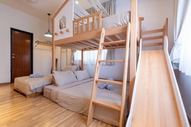 Апартаменты Kids Dream Home with Slides 4Bedroom2Bath 14pax LRT