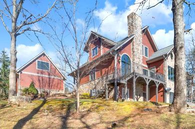 Holiday home Lake Adger Lakehouse Escape to this Peaceful Lakefront Luxury Estate Hosted by CVP