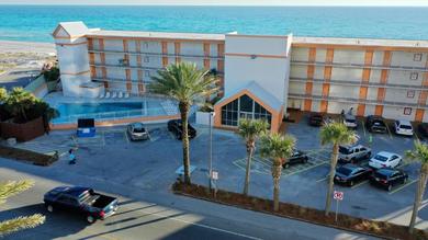Отель The Reef At Seahaven Beach Resorts