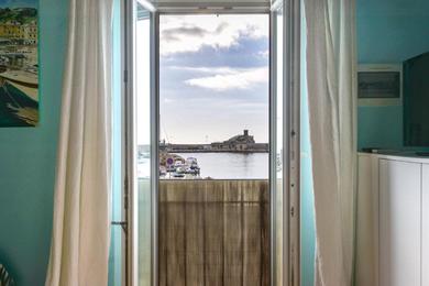 Apartments Appartamento per 4 sul mare a Rio Marina, Elba