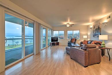 Walkable Condo with Balcony and Lake and Mtn Views!