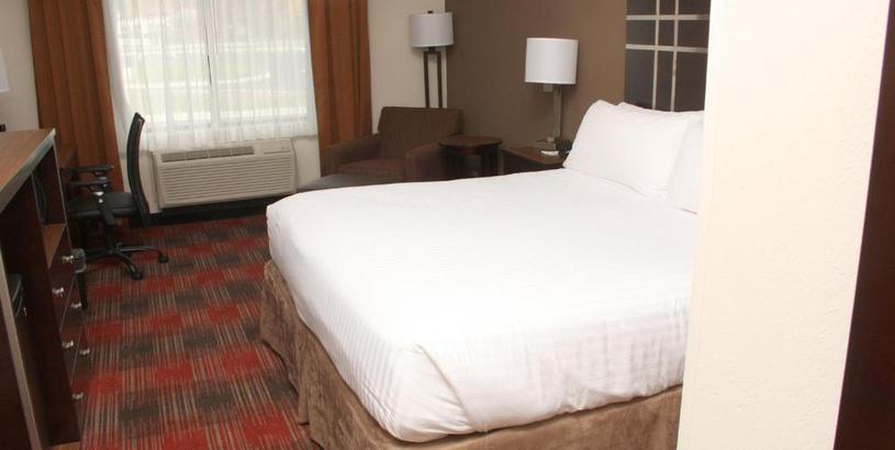 Отель Holiday Inn Express & Suites Cumberland - La Vale, an IHG Hotel