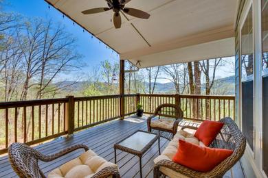 Дом отдыха Stunning Rabun Gap Home with Deck and Mountain Views!
