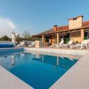 Hotel Charming poolside villa in the countryside near Split