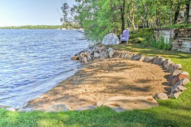 Дом отдыха Waterfront Crosslake House Private Dock and Beach!