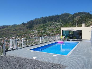 Вилла Arco da Calheta Villa Sleeps 6 with Pool and Air Con