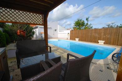 Дом отдыха Laranjeira - House with private garden and pool